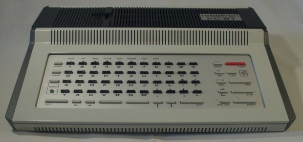 Der Kleincomputer Robotron KC 87 wurde ab 1987 hergestellt und mit der Programmiersprache Basic ausgeliefert. (Bild: Torsten Paul (Tp3)/CC BY-SA 2.5)
